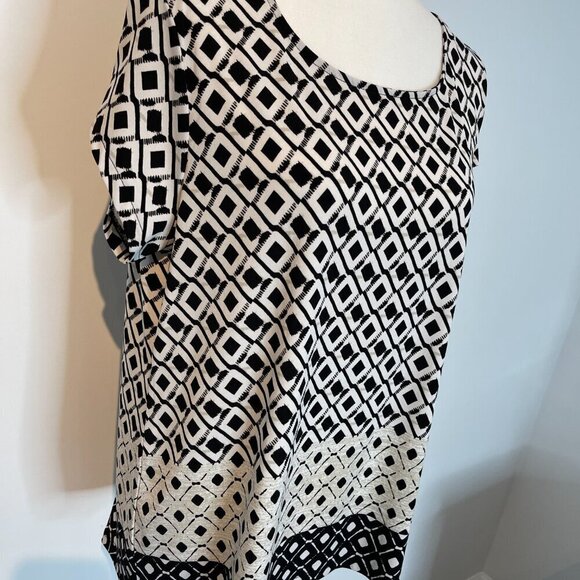 Chico's Short Sleeve Black & White Blouse size Large (Chico's 2) - Picture 3 of 4